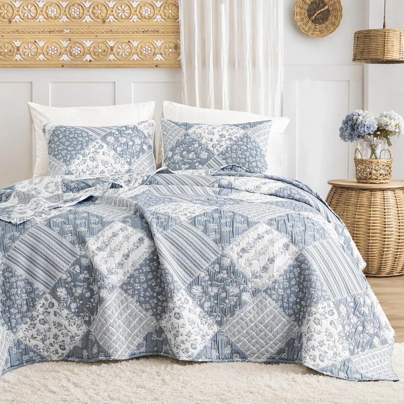 Wonderful Jacquard Patchwork Quilt Set - 3 Piece Lightweight Blue White Bedspread Set for Bedroom Decor