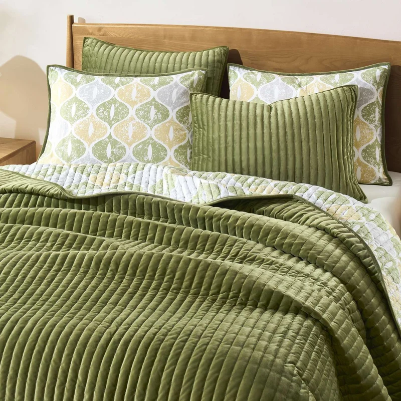 Wonderful 3-Piece Reversible Quilt Set | Luxury Velvet Bedding Vertical Channel Quilted All-Season Bedspread