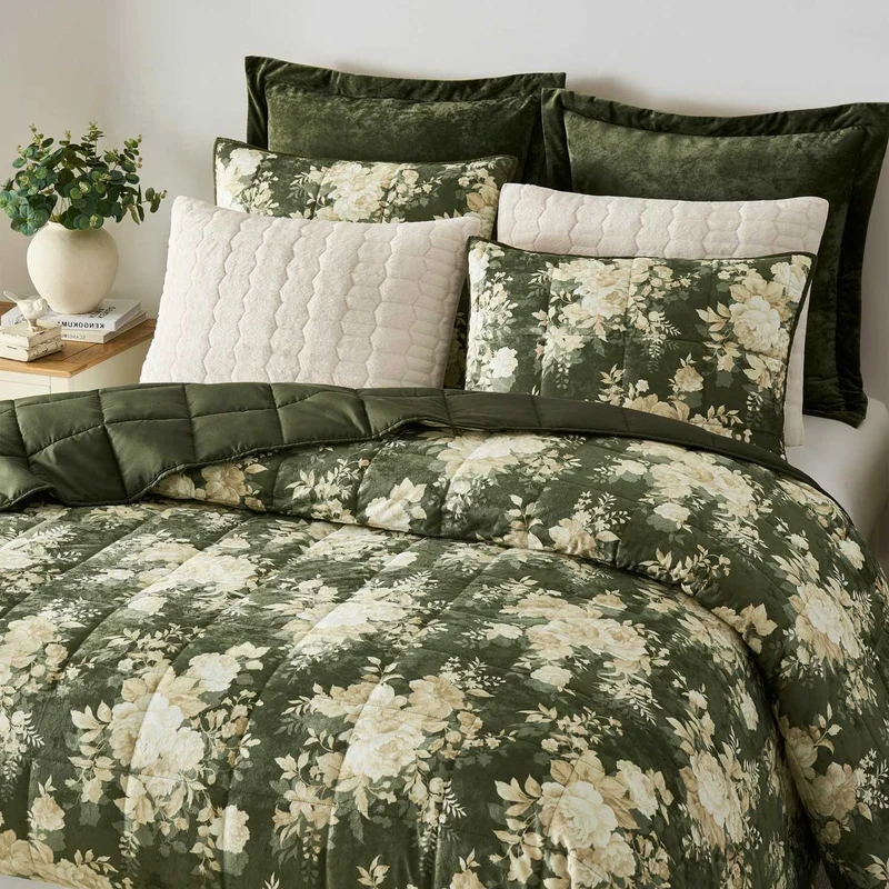 Wonderful Velvet Floral Quilt Set – Luxurious 3-Piece Bedding
