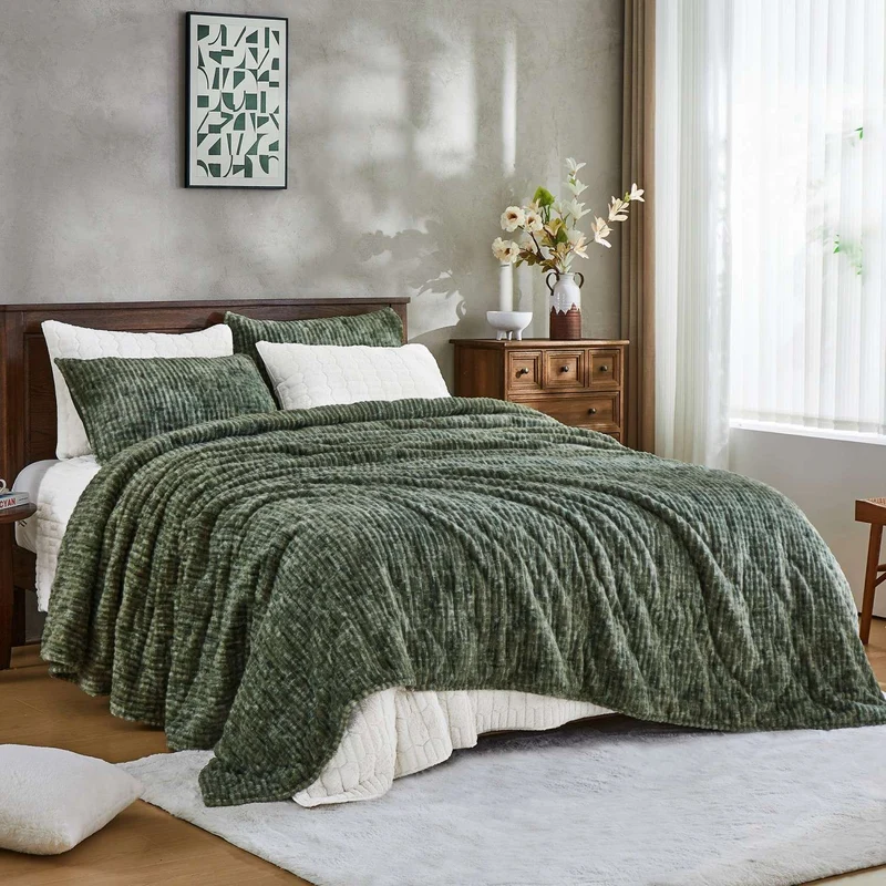 LynVan Ultra-Soft Printed Plush Velvet Quilt Set - Precision Quilting