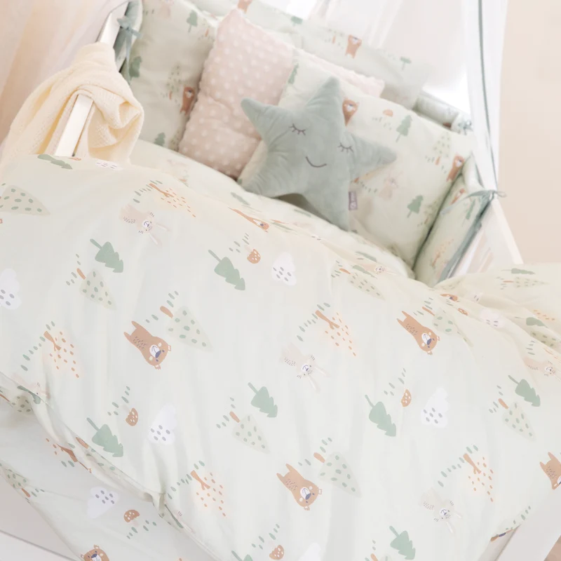 Kinderbettgarnitur 'Woodland Buddies' 4-teilig - Himmel, Nestchen & Bettwäsche - Pastellgrün