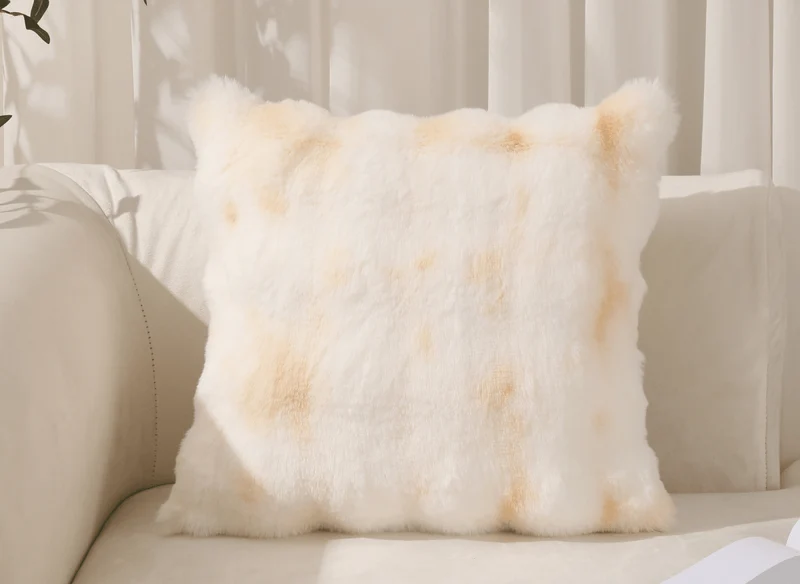 Coussin blanc et beige effet fourrure 45x45 cm KAELA