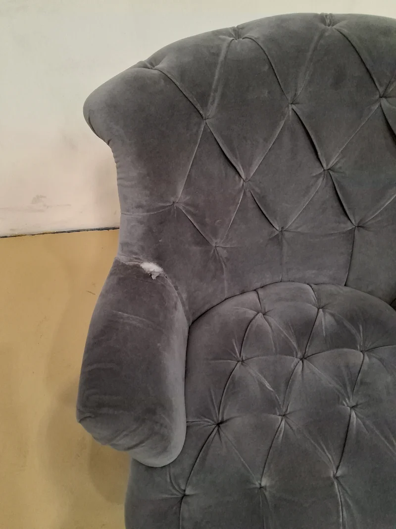 Fauteuil Chesterfield LOBERON Parranquet en velours gris